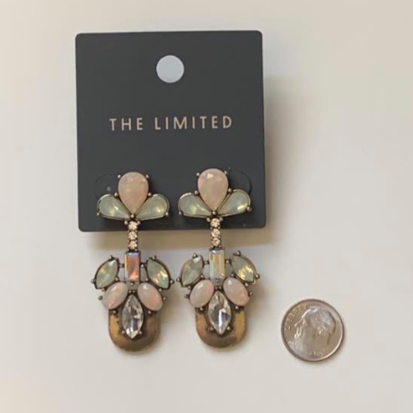 ๐ Limited Statement Earrings - Picture 2 of 10